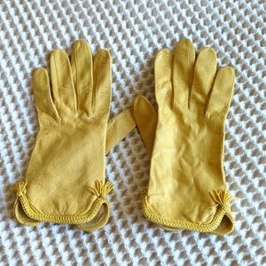 Pretty yellow leather gloves